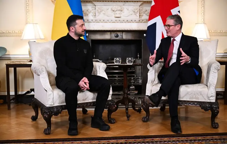 Зеленський обговорив зі Стармером зустріч "коаліції охочих" у Римі