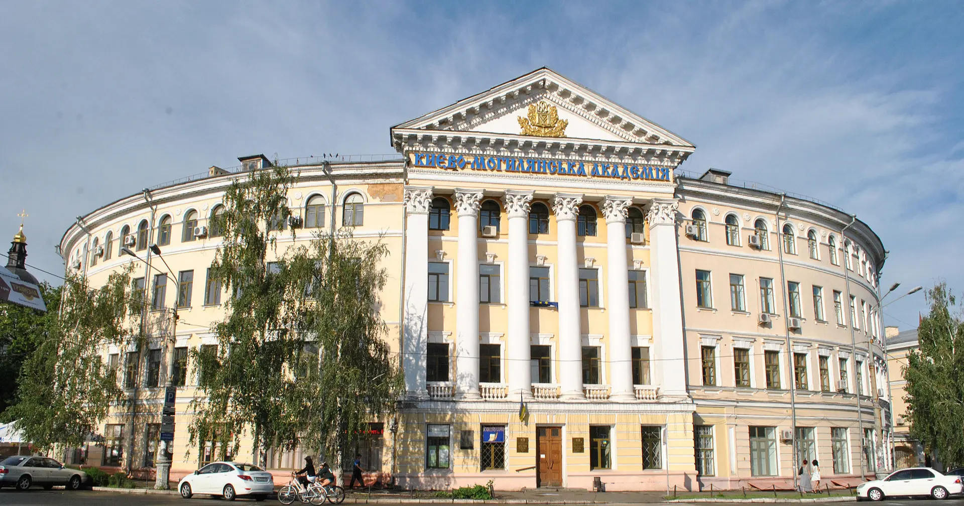 Батько колишньої студентки звинуватив НаУКМА у затягуванні з відрахування доньки: у виші відреагували