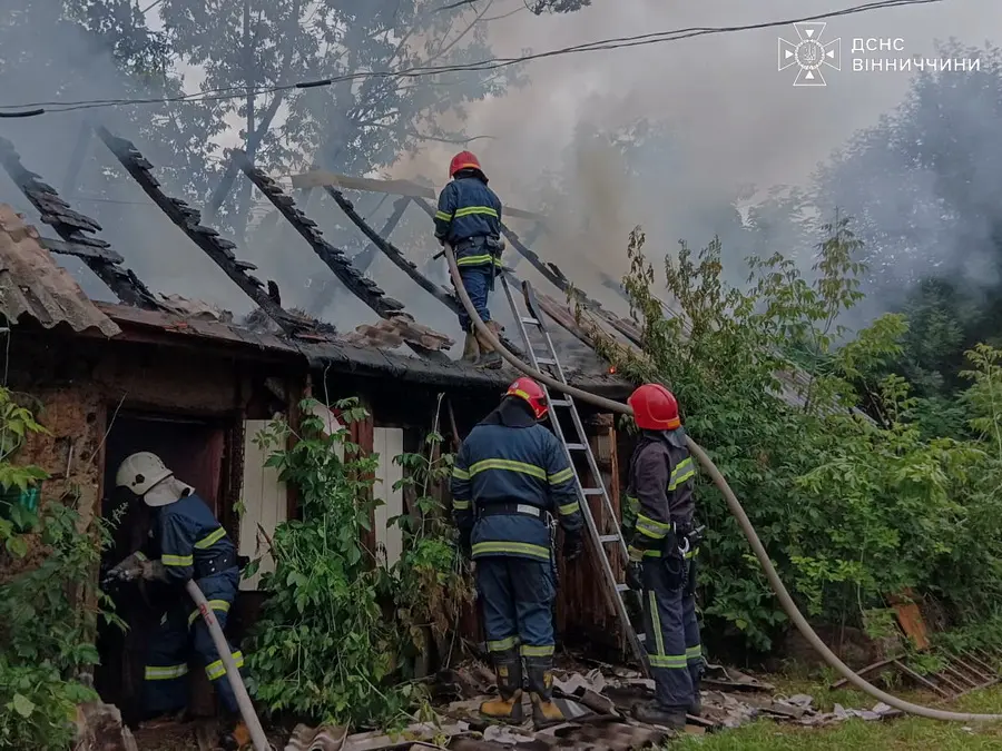 У Чудинівцях на Вінниччині діти, граючись сірниками спалили сарай