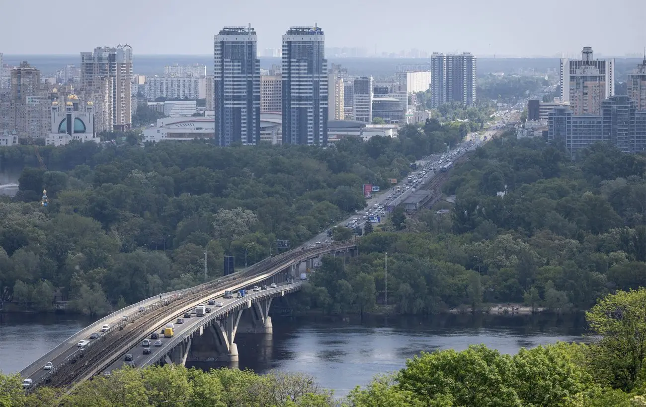 Київ в диму після нічної атаки: чи є загроза від забруднення повітря