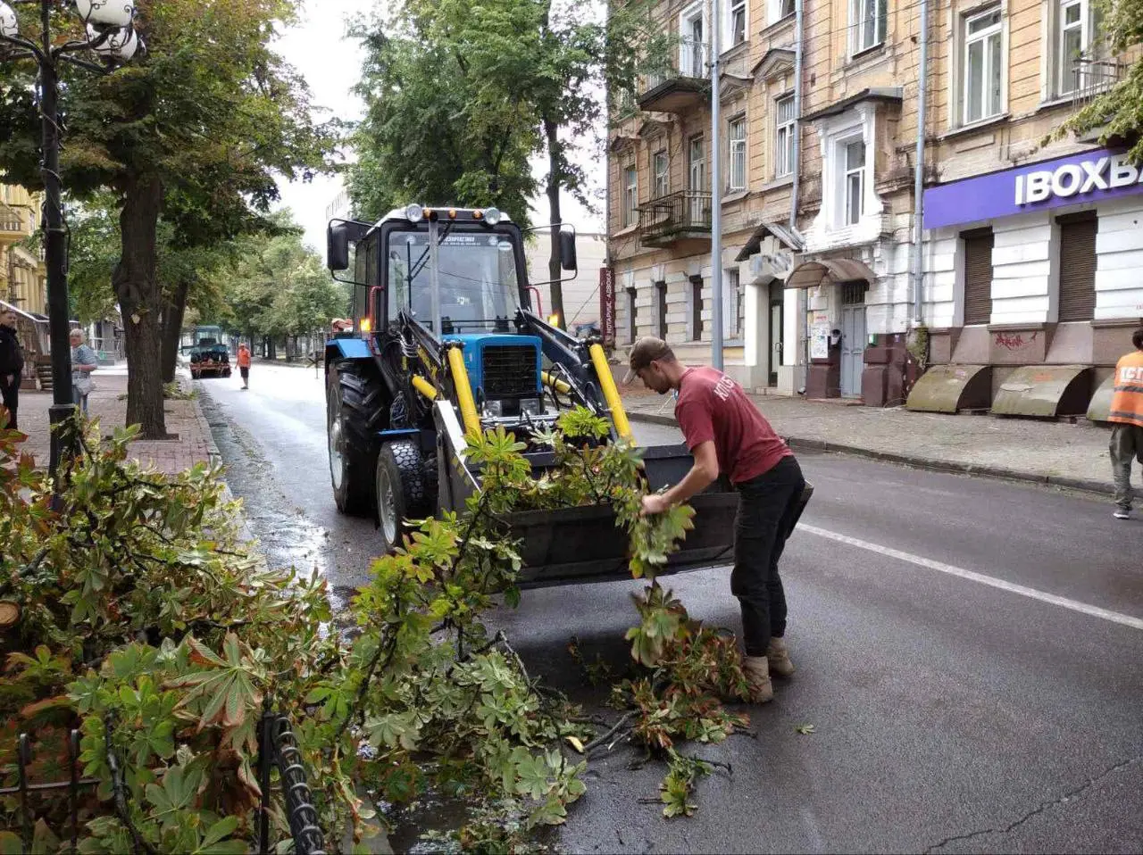 Пошкоджені 17 будівель, вилетіли 260 вікон: мерія про наслідки ударів