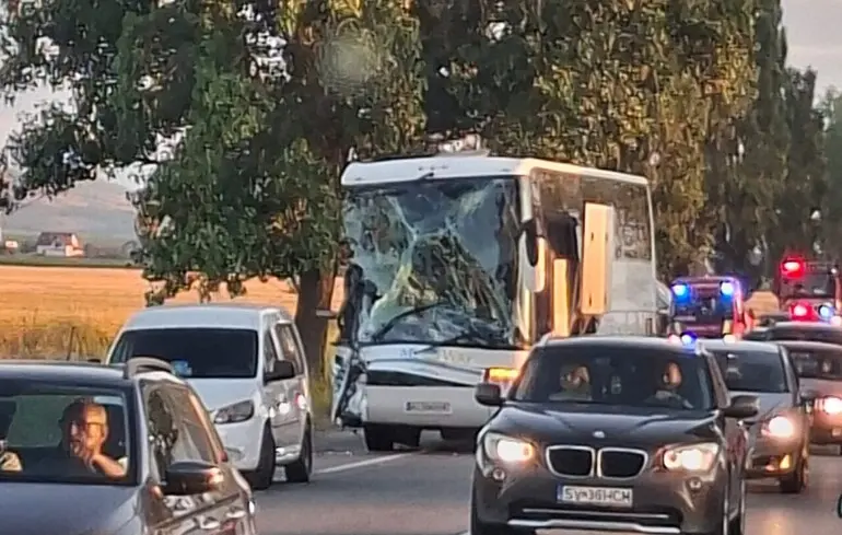 У Румунії український автобус з 60 пасажирами зіткнувся з мікроавтобусом: є загибла та поранені