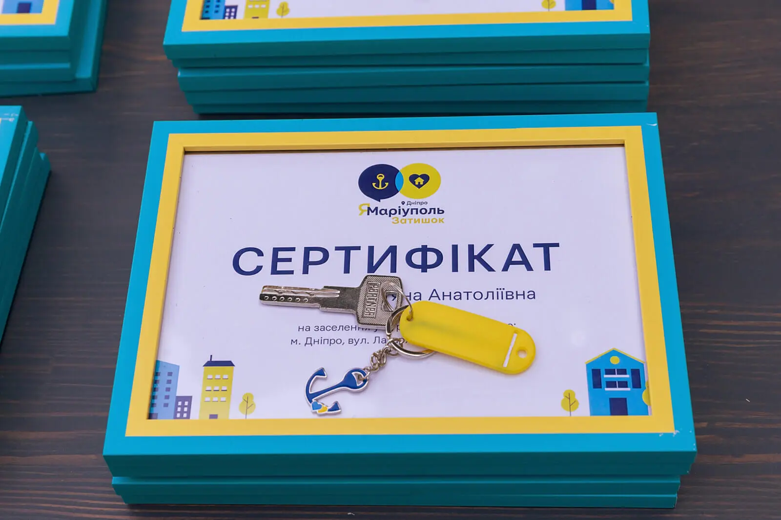 Поруч сакури: переселенка з Маріуполя святкує новосілля у Дніпрі