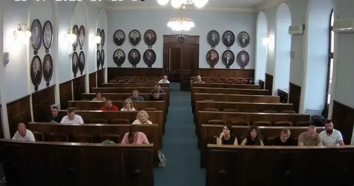 У Чернівцях не відбулась позачергова сесія міськради. Депутати двох партій проігнорували засідання