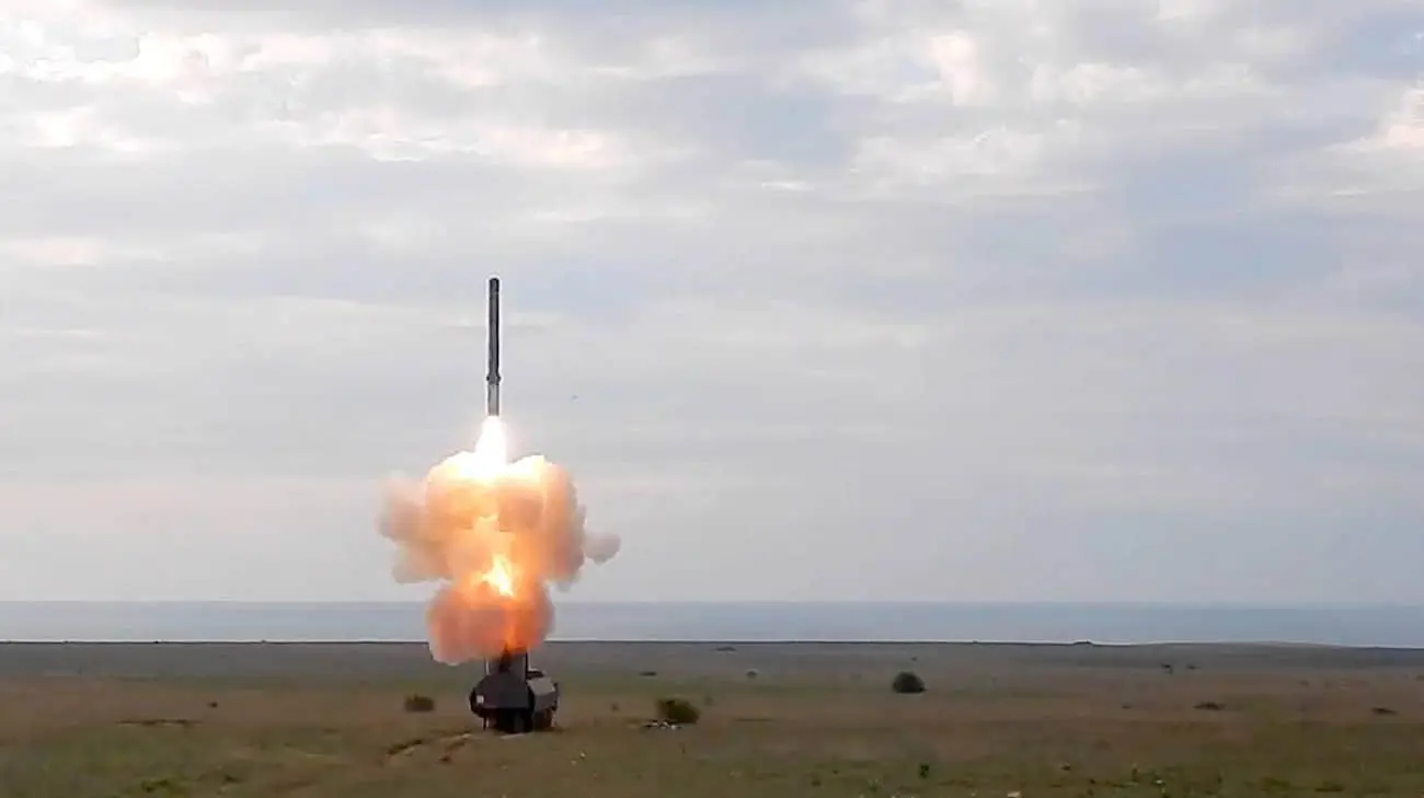 ПС: росіяни атакували майже пів сотнею безпілотників та трьома ракетами, в тому числі "Оніксом"