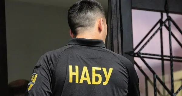 НАБУ та САП підозрюють посадовця СБУ у вимаганні 300 тис. доларів хабаря