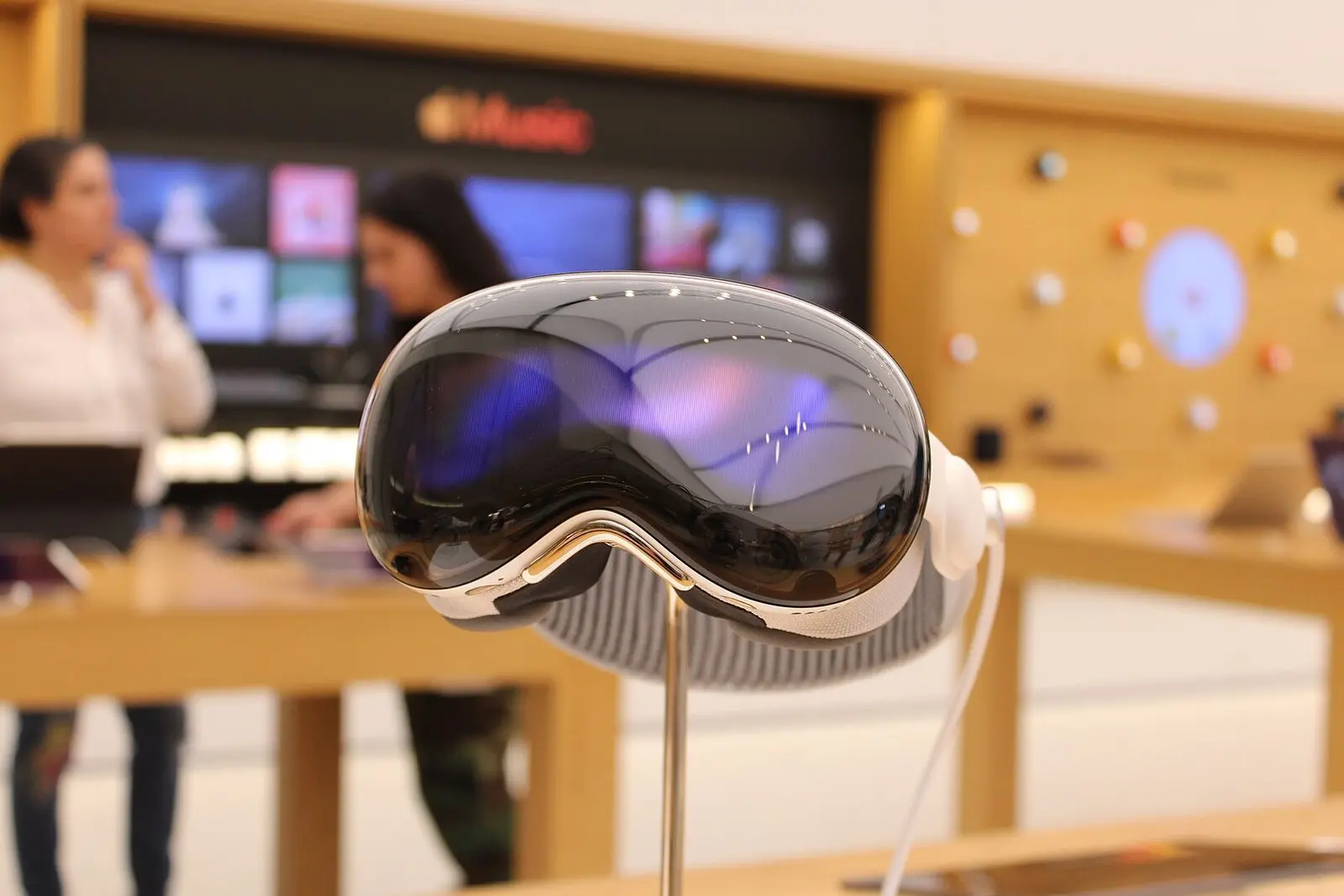 Apple працює над конкурентом смарт-окулярів Meta