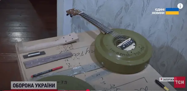 Сапер створив гітару з міни: він розповів, кому мріє подарувати свій витвір