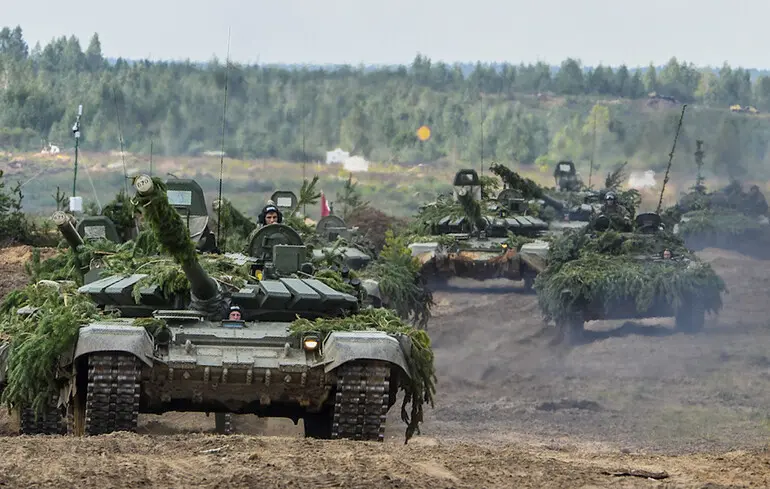 На покровський напрямок повертається російська бронетехніка: подробиці від "Анни Київської"