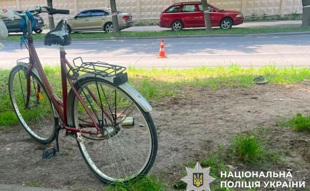 На Київщині водій Mercedes збив на смерть велосипедиста