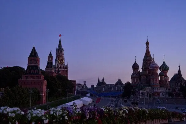 Поблизу Москви вибухи: Собянін скаржиться на БПЛА, які спричинили "бавовну"