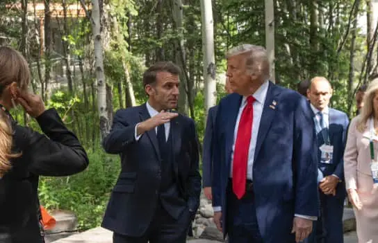 Трамп образив Макрона, який "не вгадав" причину його від’їзду з саміту, і натякнув на щось "велике"