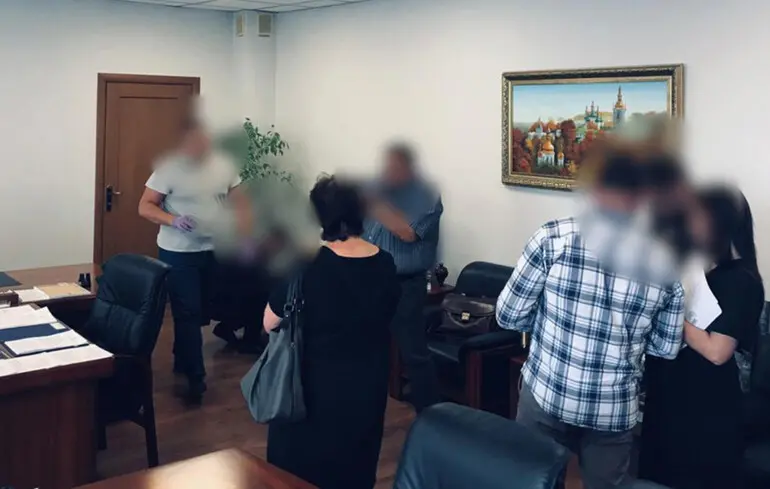 Заступника мера Бучі та чиновників викрито на привласненні 4,6 млн грн на ремонті пошкоджених будинків
