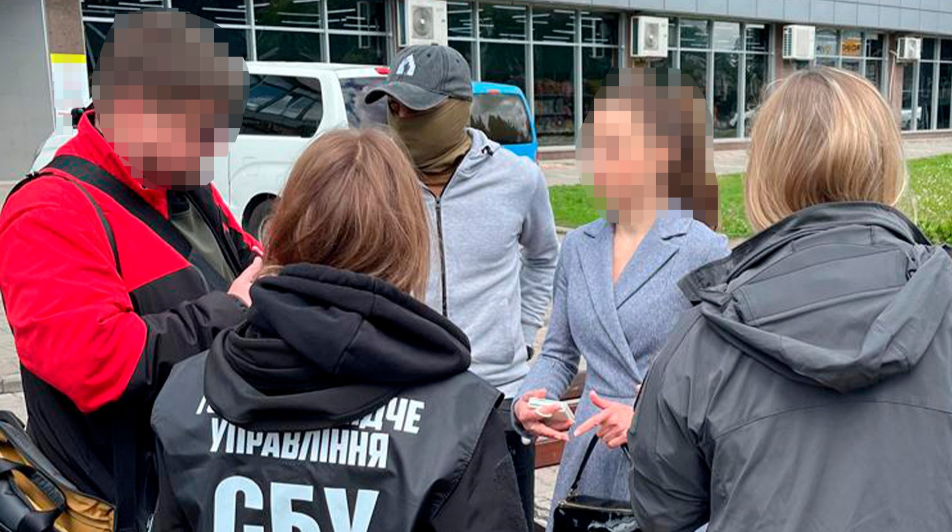 6 тисяч доларів за успішний захист дисертації: у Сумах на вимаганні хабаря затримали посадовицю вишу
