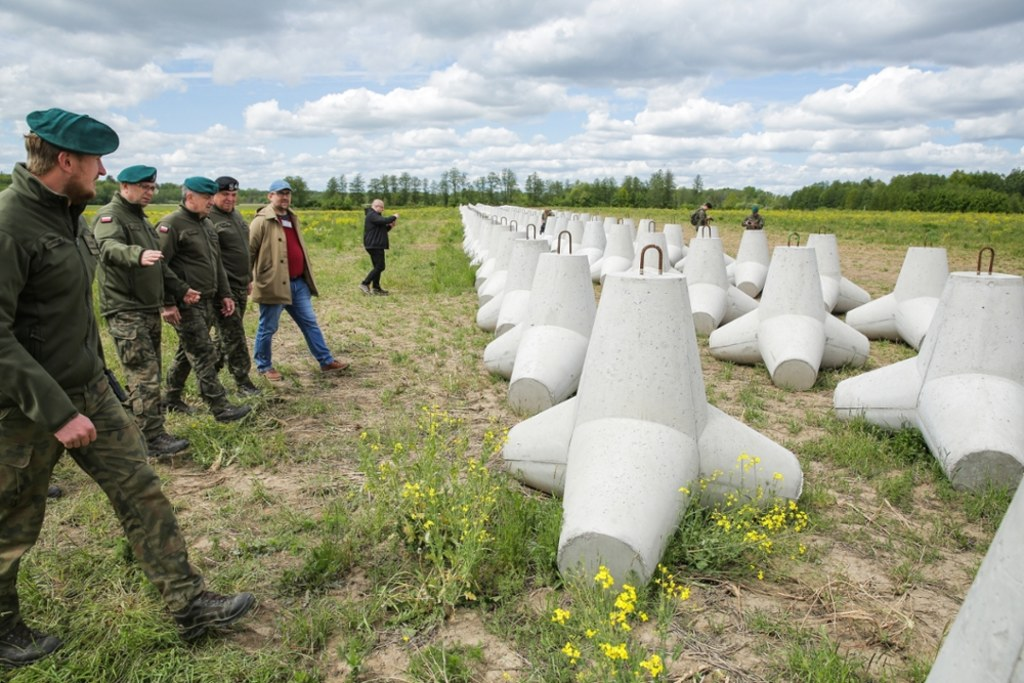 Польські військові продемонстрували фрагмент укріплень "Східний щит" на кордоні з РФ