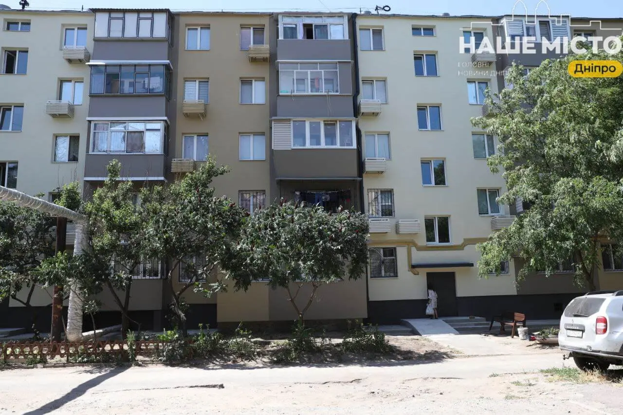 У Дніпрі на проспекті Калнишевського утеплюють будинки