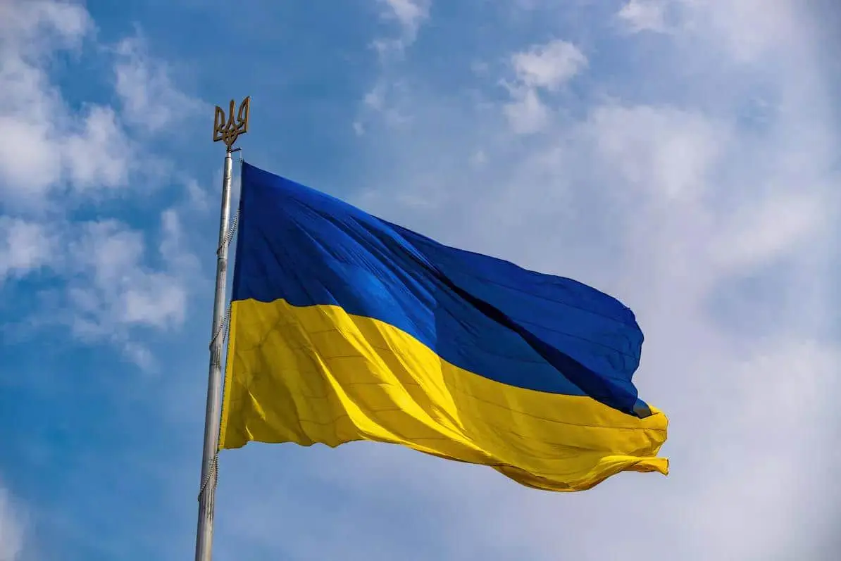 У Франції місто заявило про крадіжку прапора України – з&#700;ясувалось, його помилково прибрали
