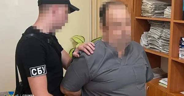 На Закарпатті за хабарі від ухилянтів затримали головного невролога райлікарні
