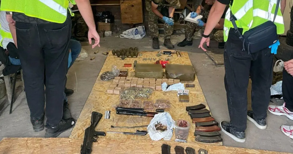 Поліція провела понад 100 обшуків у Харківській області 