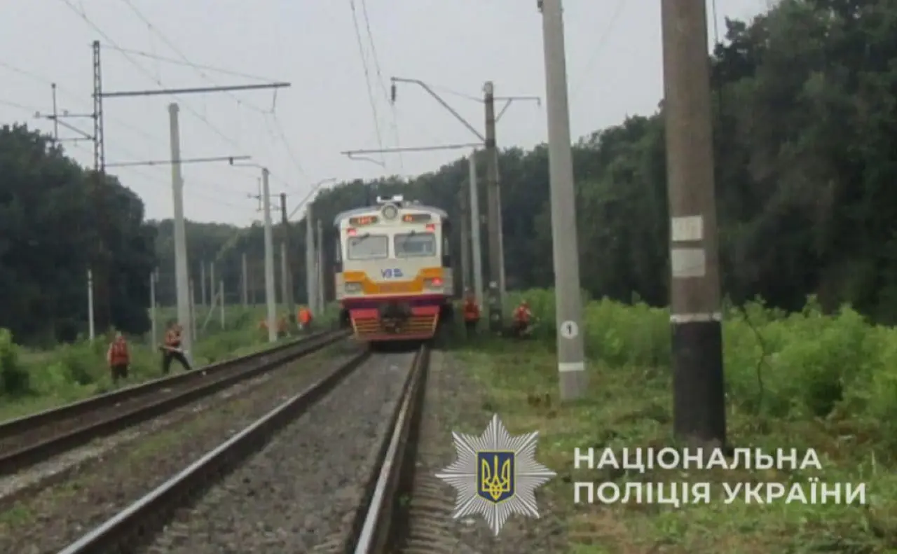 На Київщині під колесами потяга загинув чоловік