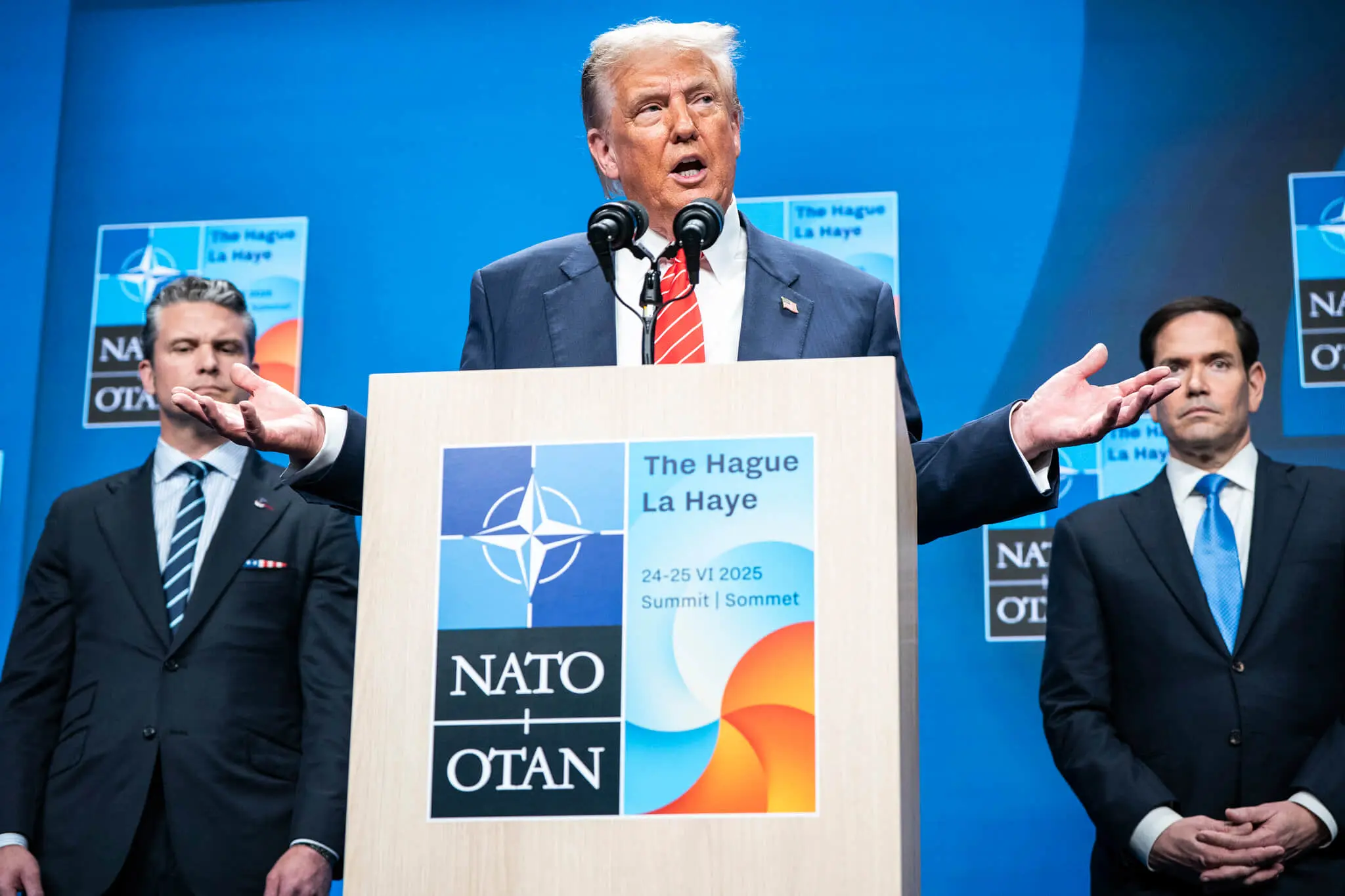 Трамп розхвалив саміт НАТО, де йому лестили, як "найпродуктивніший в історії"