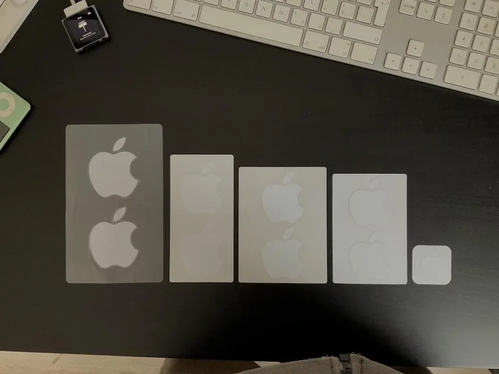Apple відмовляється від фірмових наклейок у коробках iPhone: що стоїть за цим рішенням