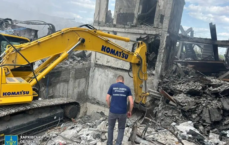 Удар по підприємству в Харкові: рятувальники деблокували тіла ще двох загиблих працівників