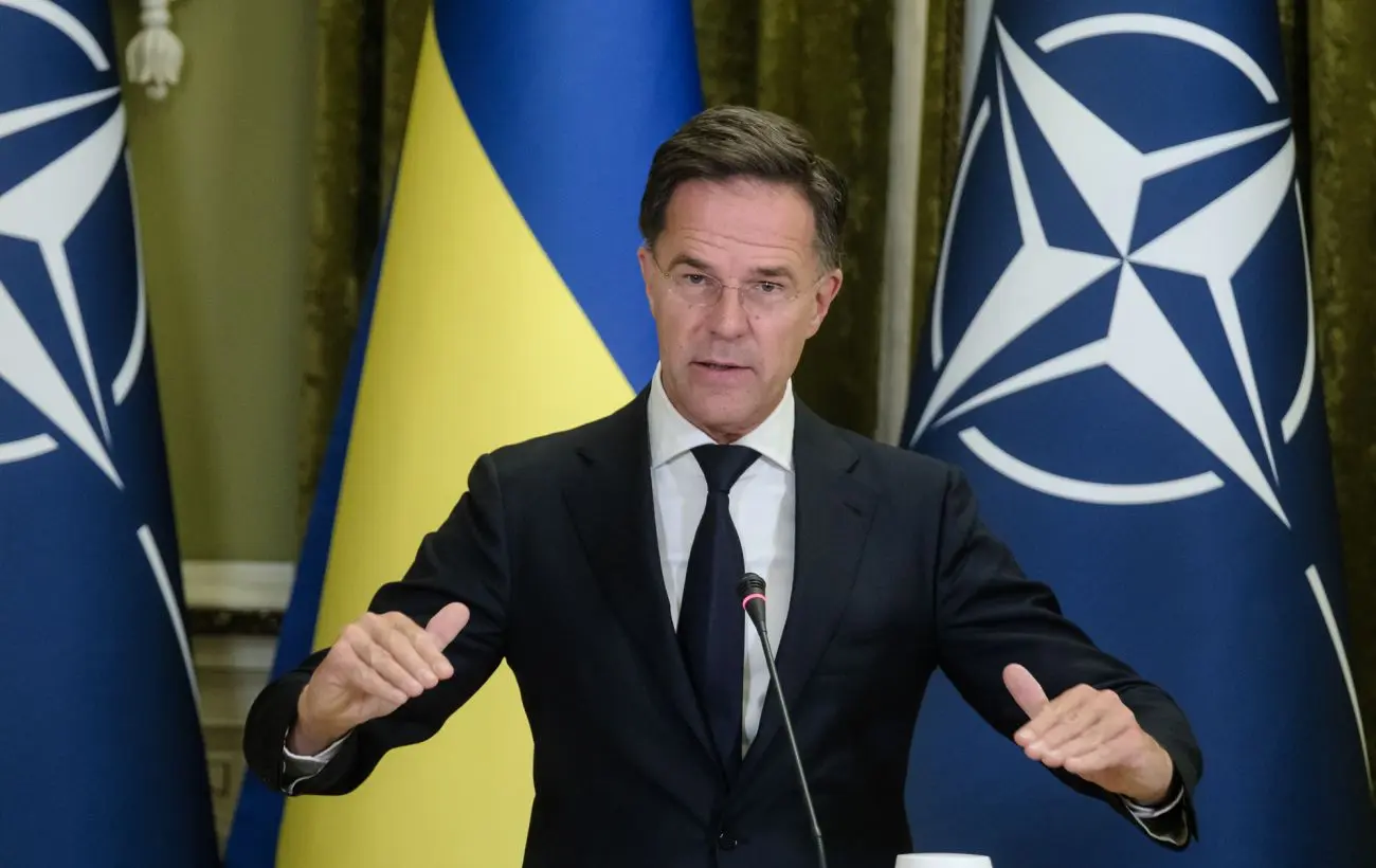 Генсек НАТО: Росія не має права вирішувати питання військ в Україні