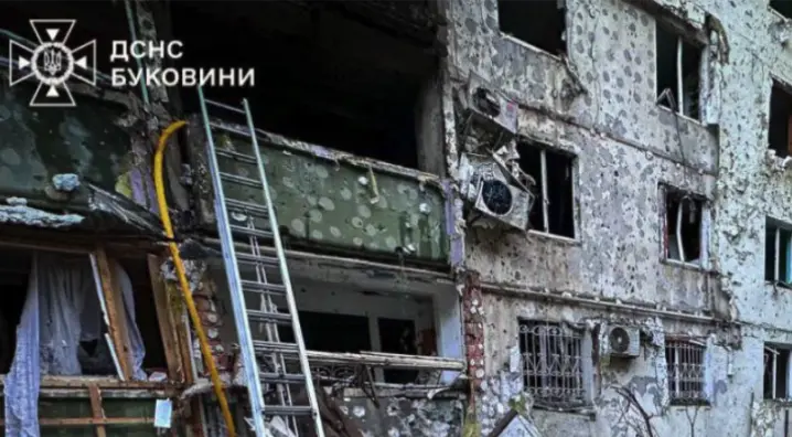 Небайдужі зібрали 260 тис. грн на відновлення будинку після обстрілу у Чернівцях