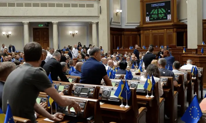 ВРУ ухвалила скандальний законопроєкт, який ліквідовує незалежність САП і НАБУ