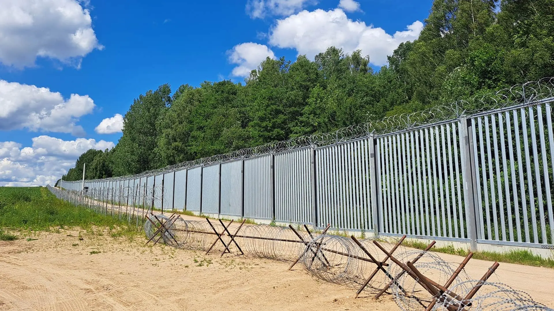 У Польщі кажуть, що міграційний тиск на кордоні з Білоруссю знову посилюється