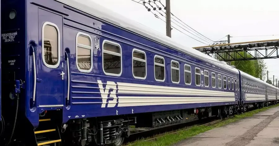 У Жмеринці аварія на залізниці: з колій зійшов вагон та секція локомотива