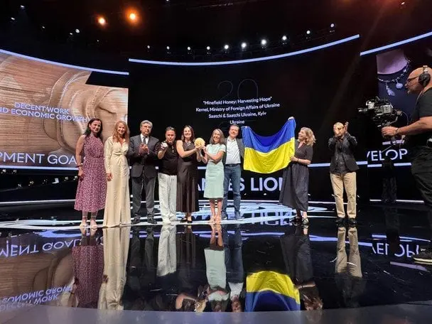 Проєкт «Мед мінних полів» отримав перше в історії України золото Каннських Левів