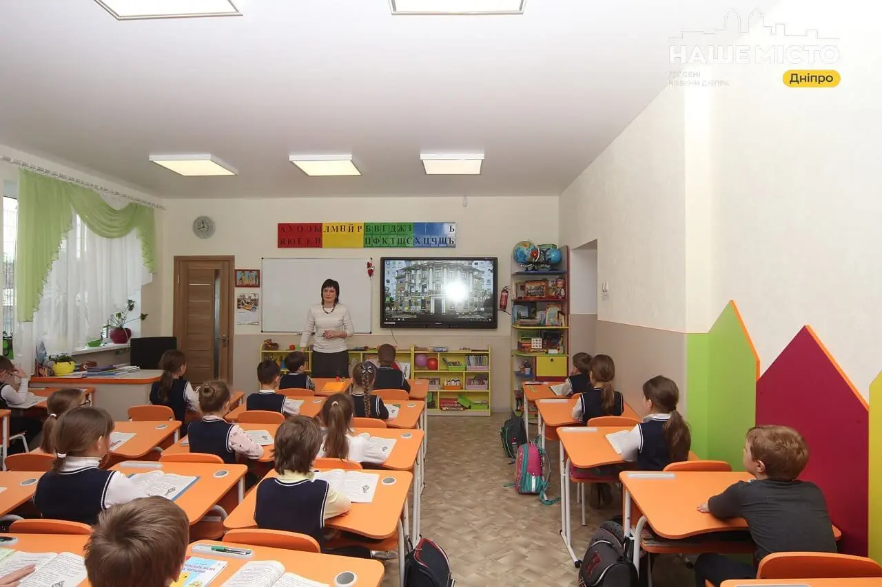 В Україні легалізували деякі платні освітні послуги в школах