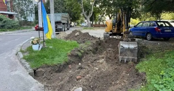 На місці вбивства Ірини Фаріон у Львові почали облаштовувати простір памʼяті
