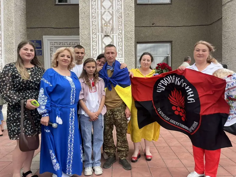 В громаді на Вінниччині зустріли звільненого із полону Олександра Галянта