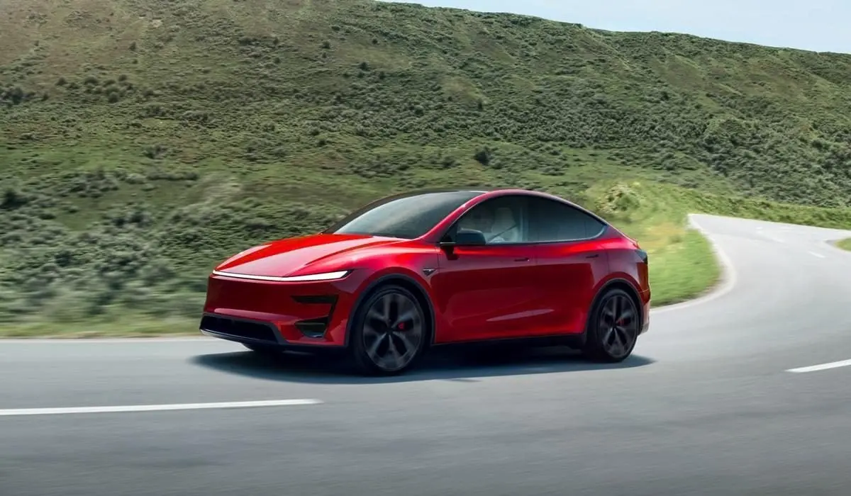 Спроба блогерів проїхати США на автопілоті Tesla завершилась аварією за кілька миль