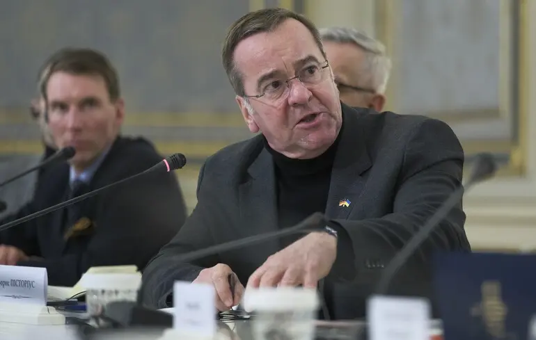 Міністр оборони Німеччини прибув до Києва