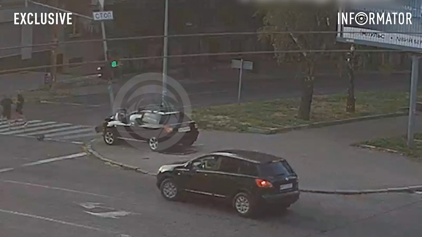 У Дніпрі на проспекті Поля Audi в’їхала у світлофор: відео моменту ДТП
