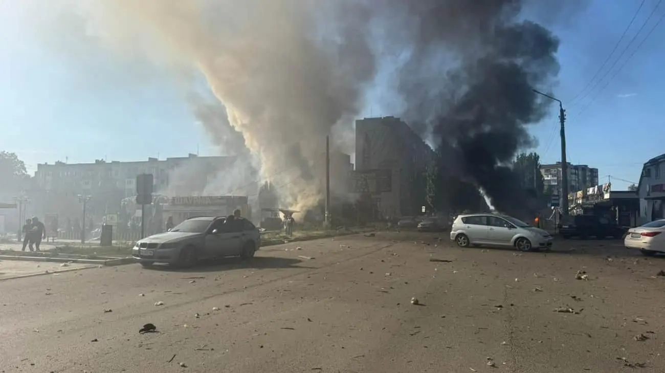 У Добропіллі зросла кількість загиблих від удару росіян по центру міста