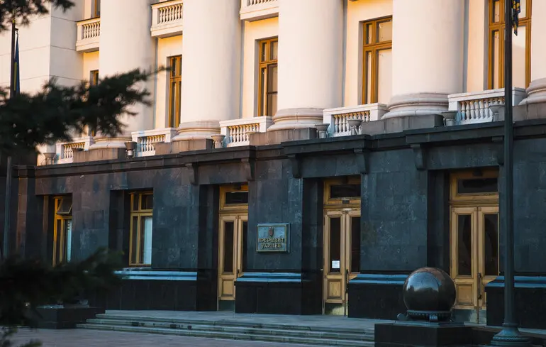 Банкова витісняє критиків, і це не поодинокі випадки – FT