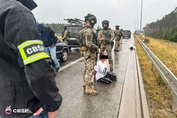 Погрожували вбивством і катували: затримано українців, які викрадали мігрантів