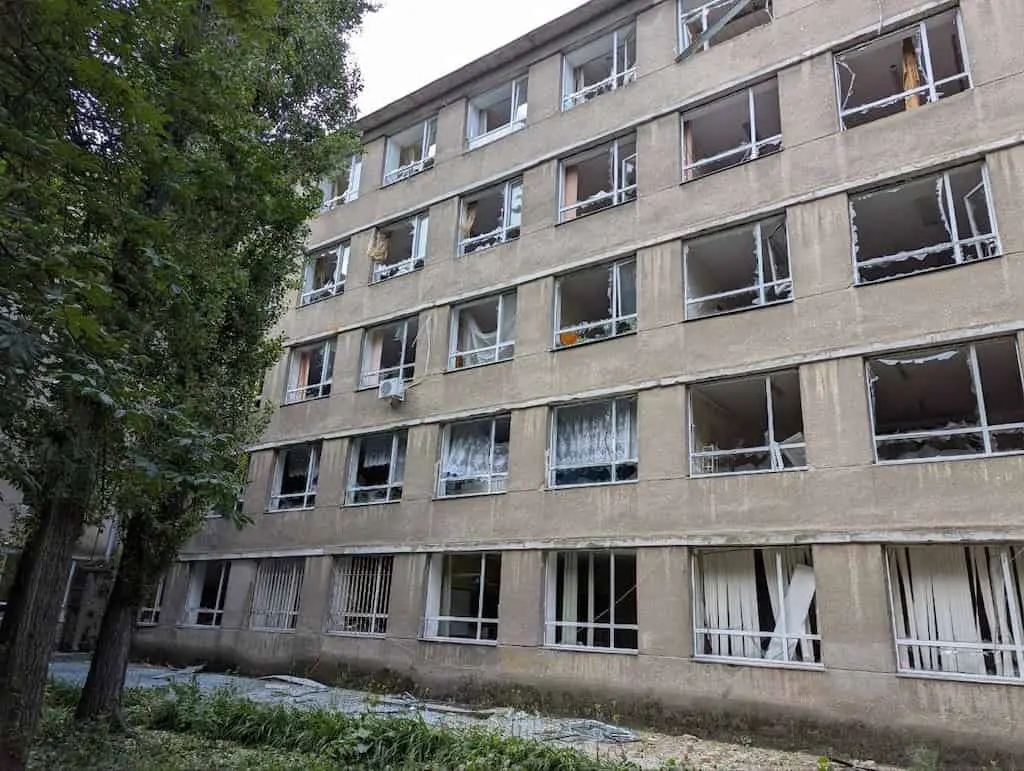 В Одесі безпілотники пошкодили політех і залізничний вокзал (фото)