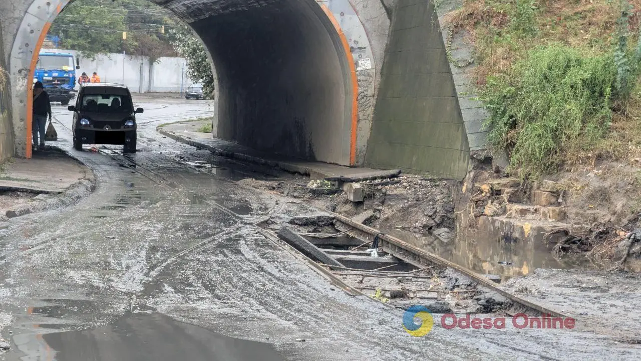Злива паралізувала рух в Одесі: перекриті три вулиці