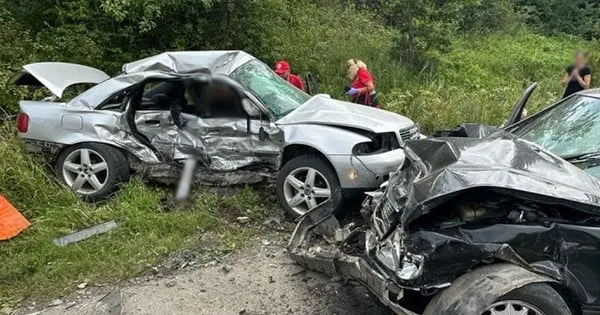 На Буковині під час лобового зіткнення двох авто загинув 15-річний хлопець