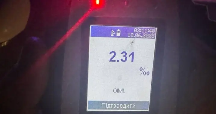 Патрульні у Чернівцях серед ночі затримали вдрузки п’яного водія