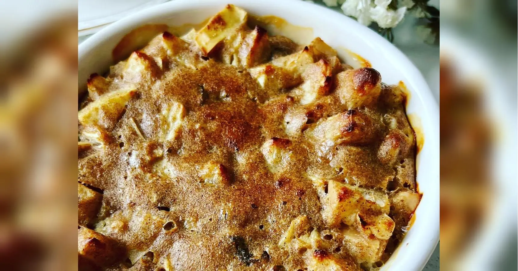 Шарлотка з яблуками та родзинками: можна тим, хто худне