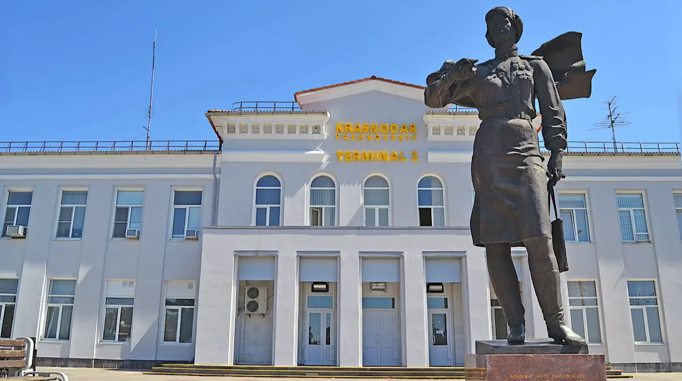 У РФ відкрили аеропорт Краснодара вперше з початку великої війни, попри нальоти дронів