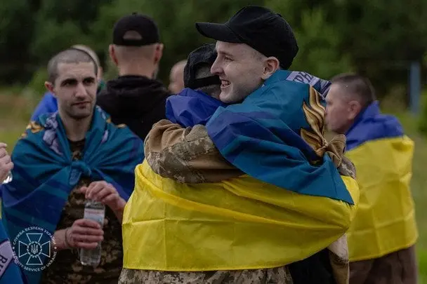 Успішний обмін: до України повернулись захисники, незаконно засуджені у Росії