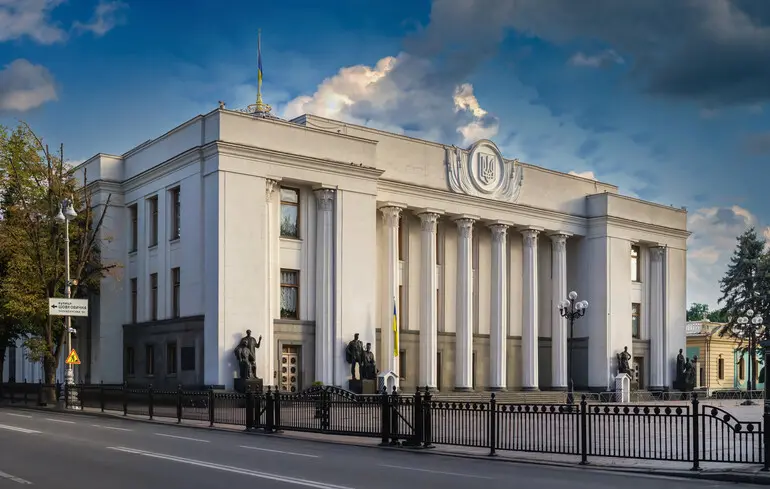 Лише чверть українців довіряють центральній владі – опитування Рейтинг